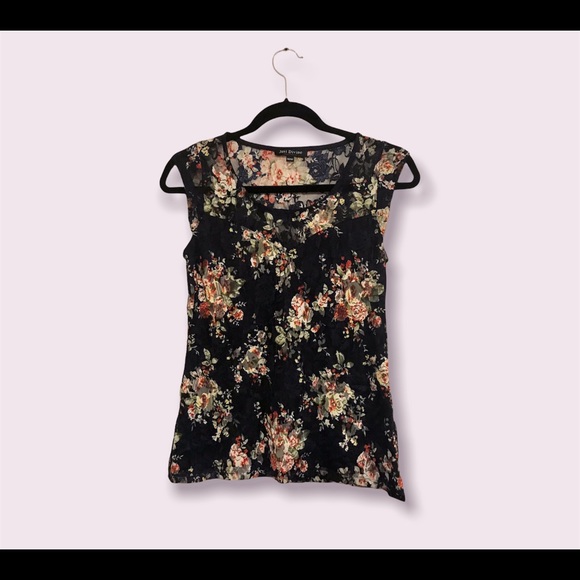 🌟SALE 2/$10.00‼️ JUST DIVINE Women’s Navy Floral / Lace short sleeve Top size M - Picture 4 of 5